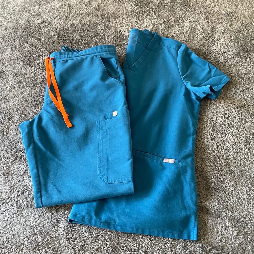 Figs Deep Reed Scrub Set with Orange Drawstring